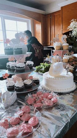 Swan themed baby girl birthday party or baby shower (cupcake holders and swan balloon)