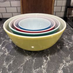 Pyrex Mixing Bowl set