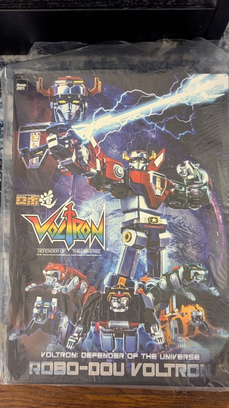 J. Threezero ROBO-DOU Voltron Defender of the Universe Action Figure