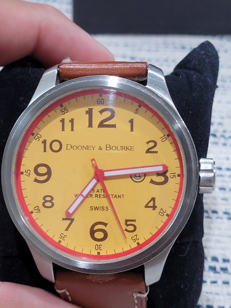 DOONEY & BOURKE PORTER MARINE BROWN LEATHER Men's WATCH PRE-OWNED GOOD CONDITION CHECK PICTURE PLEASE retail price $150