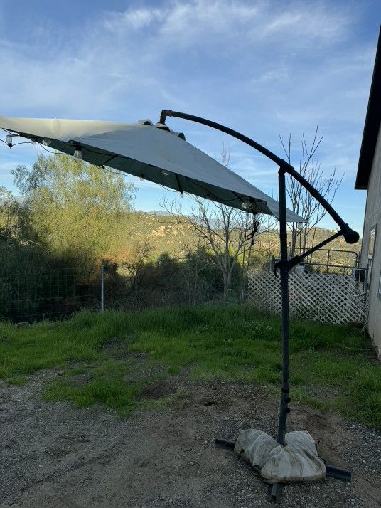 Cantilever Umbrella With Sandbag Weight