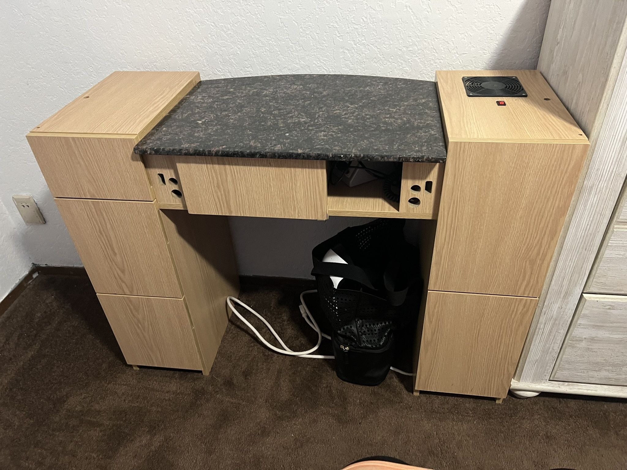 Nail table station for nail tech