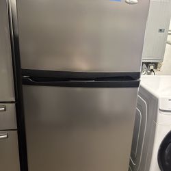 Whirlpool Top- Freezer W/ Ice Maker 