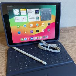 Apple iPad 7th Generation 32GB With Logitech Keyboard case , Pencil & charger 