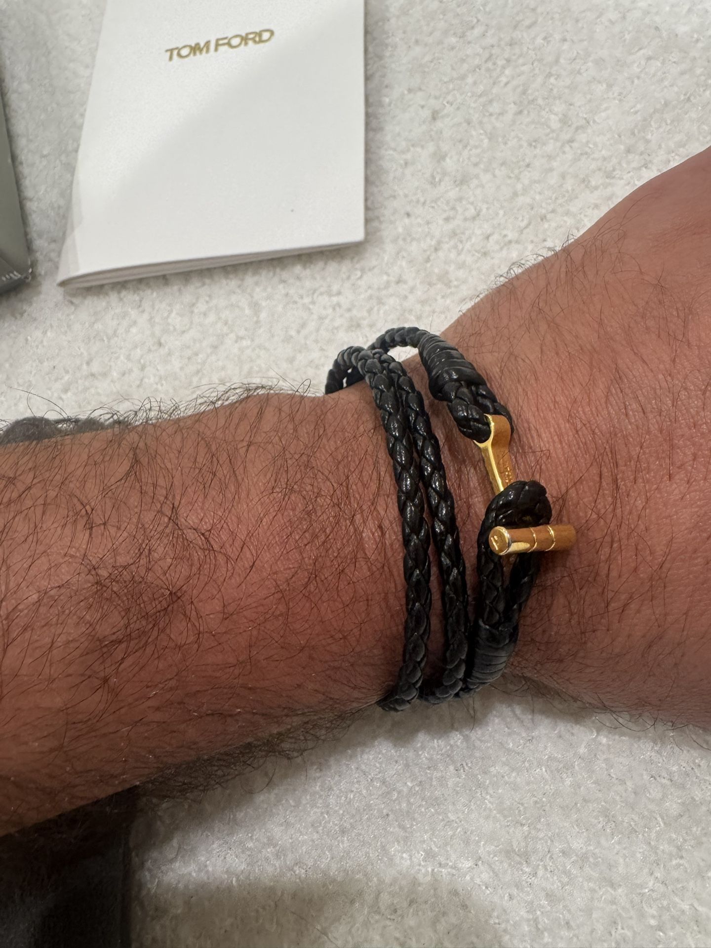 TOM FORD ブラックレザーブレスレット Tom Ford Men's Calfskin Braided Bracelet (アクセサリ,ジュエリー