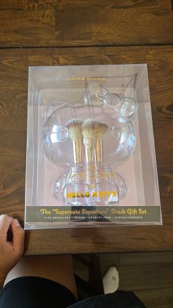 Hello Kitty Brush Set