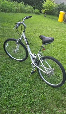 Raleigh Venture 3.0 Bicycle.