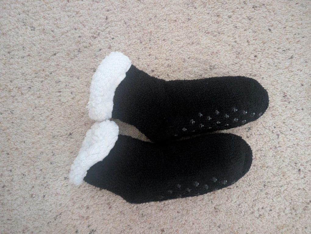 Black Fuzzy Slipper Socks