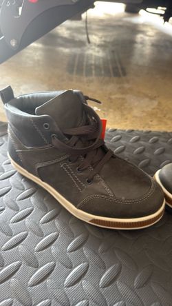 Boys memory foam shoes