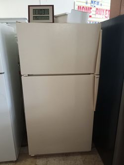 Amana Refrigerator ex large excellent . Warranty . Delivery available . 2203 Fowler st. Ft. Myers 33901