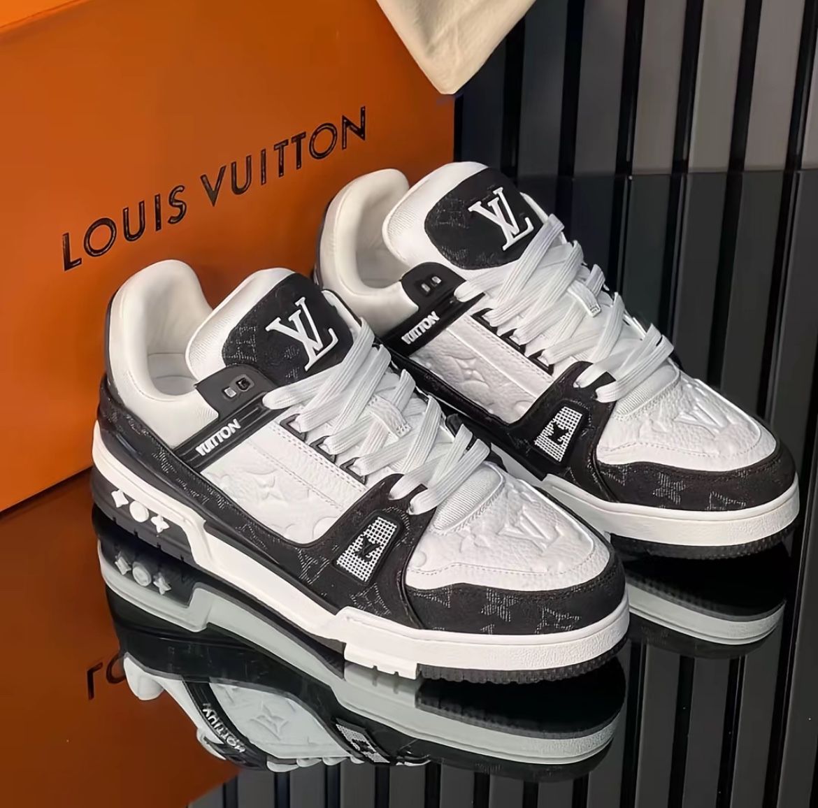 Louis Vuitton Shoes Size 9/10