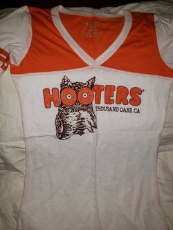 Hooter's Tee