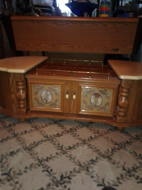 Coffee Table, Beautiful Wood And Formica Top. Stain Glass Design on Doors.