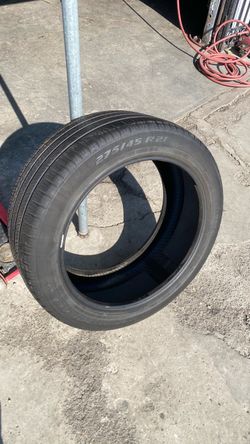 275 /45 /21  Pirelli tire