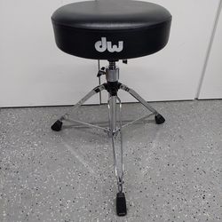 DW 5100 Round Drum Throne **Located In Upland**