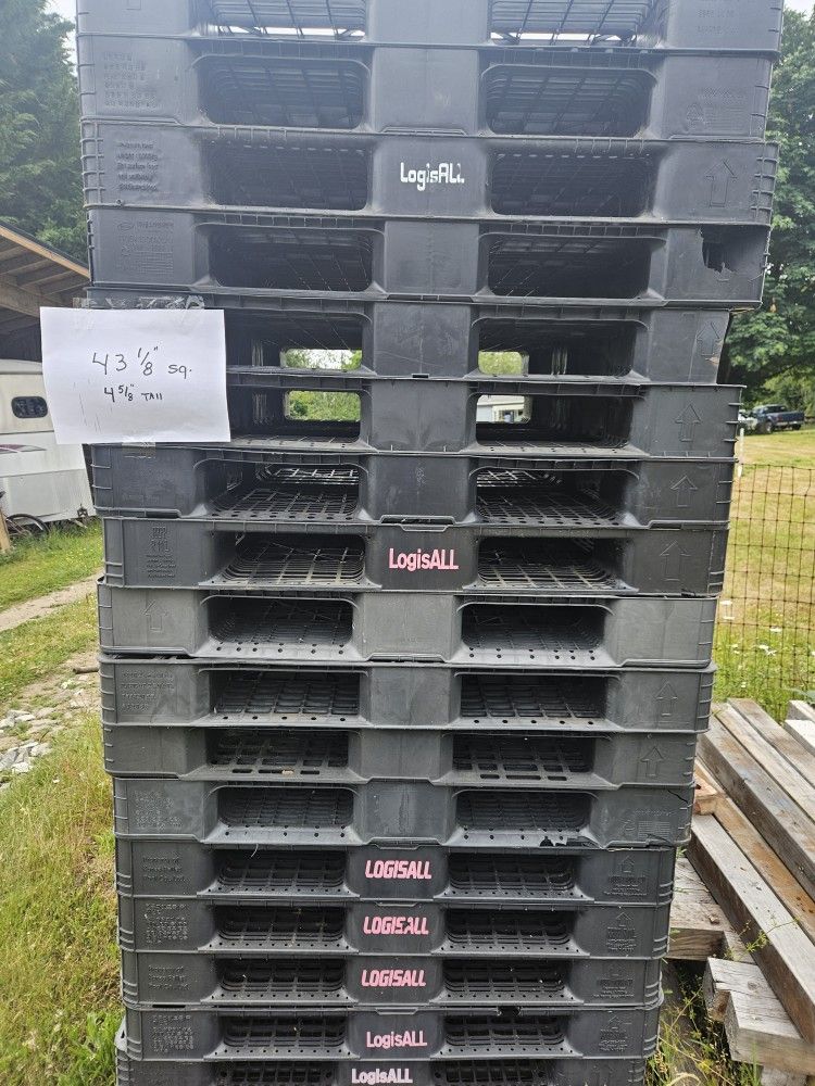 Plastic Pallets 1 Ton Capacity. Min. 4-pallets or more