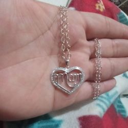 925 Sterling Silver Chain With The Pendant/Cadena Con Dije De Corazón Que Dice Mom De Plata 925