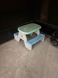 Kids table and chairs