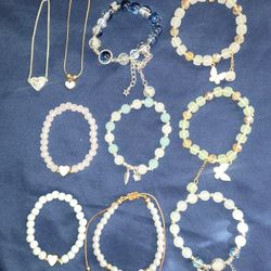 Bracelets. Pulseras. Beads. Feather. Butterfly. Hearts. Rhinestones. Charm Bracelets. 
