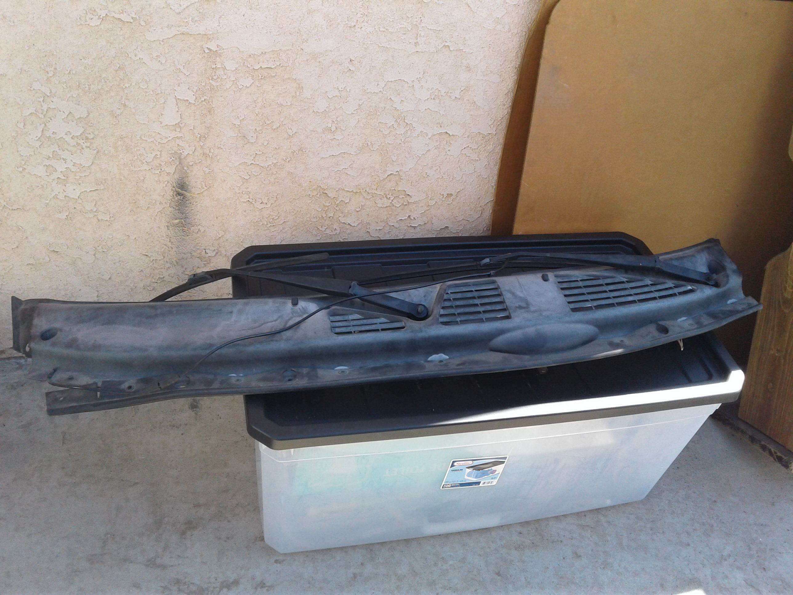 2006 Chevrolet Trailblazer SS Windshield Wiper Cowl for Sale in Downey