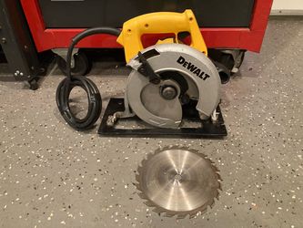 Saw DeWalt New Condition With Blade. Price Firm