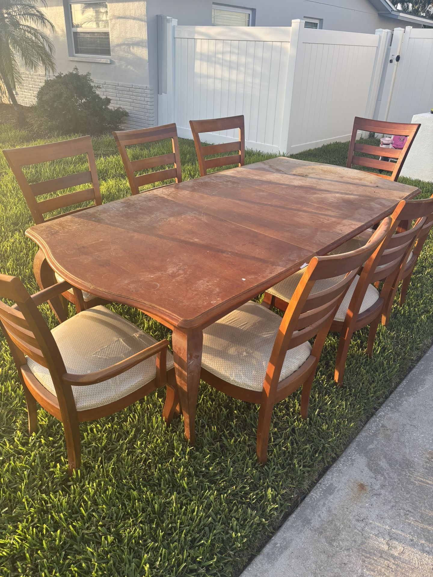 FREE Stanley furniture Table & Chairs