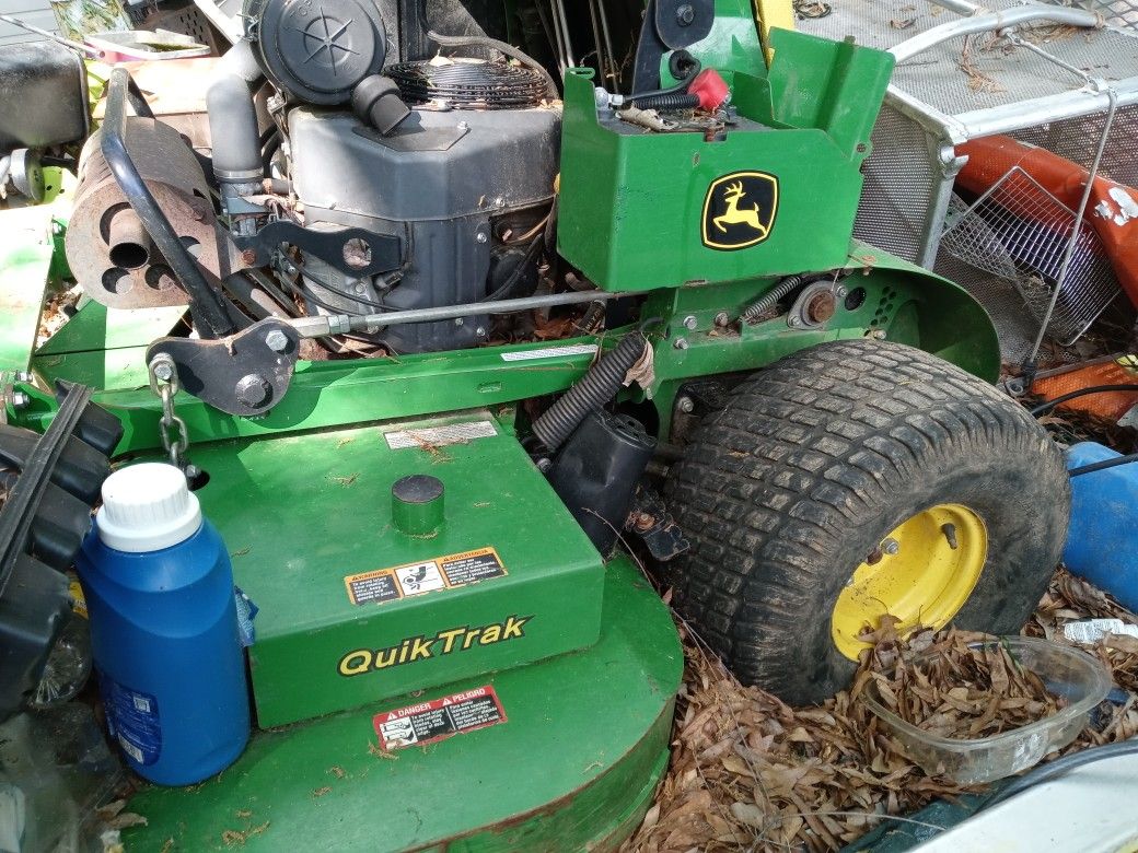 John Deere 0 Turn