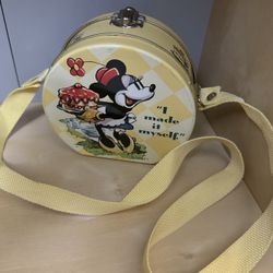 VTG Disney Minnie Mouse Mouse tin lunch box or purse. 