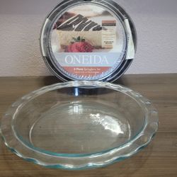 PYREX Pie Pan Glass 9.5 in Baking Fluted Rim & NEW Oneida 3 Piece Springform Set Holiday Baking