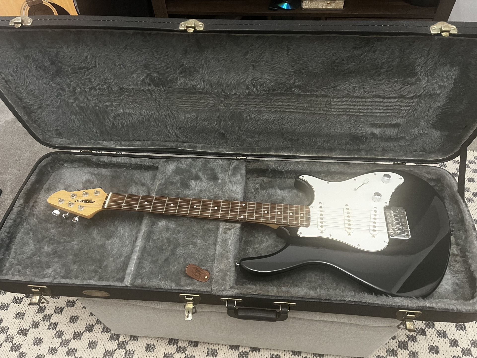Peavey Electric Guitar + Hardcase