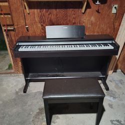 Yamaha Keyboard With Bench