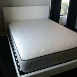 NEW Queen-Size MATTRESS and BOX SPRING. Bed frame not included👍