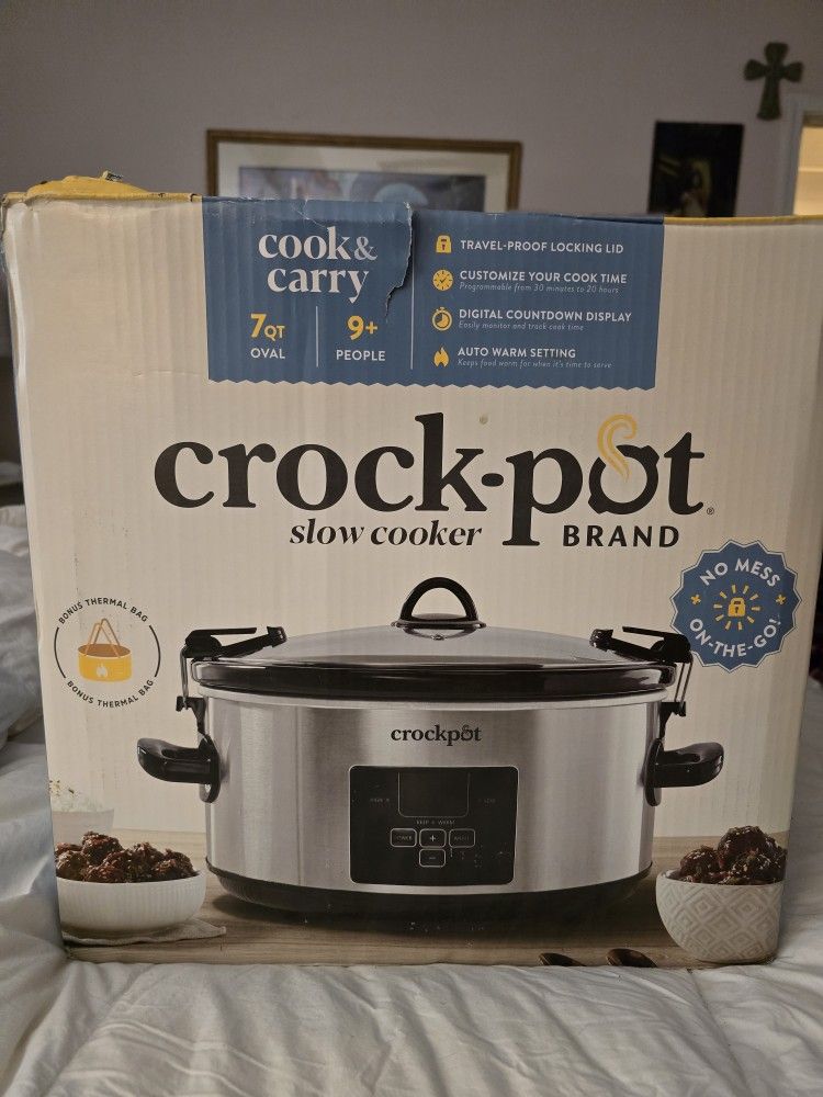 Crock Pot Large Brand New W Box & Bag