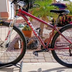 29 inch Trek Marlin 5 mountain bike
