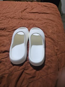 Shoes Must Go Today S.A.P Size 7 In Men's And Women's Size 9 Go For $10