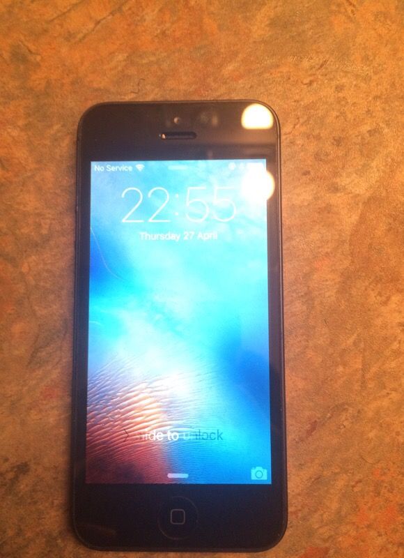 iPhone 5, iCloud locked . Best offer or trade