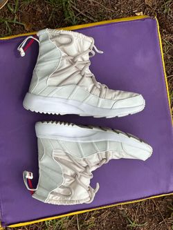 Size 6 Nike Tanjun High Rise women's boots in the "Phantom" white and gym red