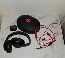 Beats Studio 2.0 Wireless Over-Ear Headphones bundle.