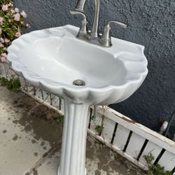 Pedestal Bathroom Sink With Faucet.