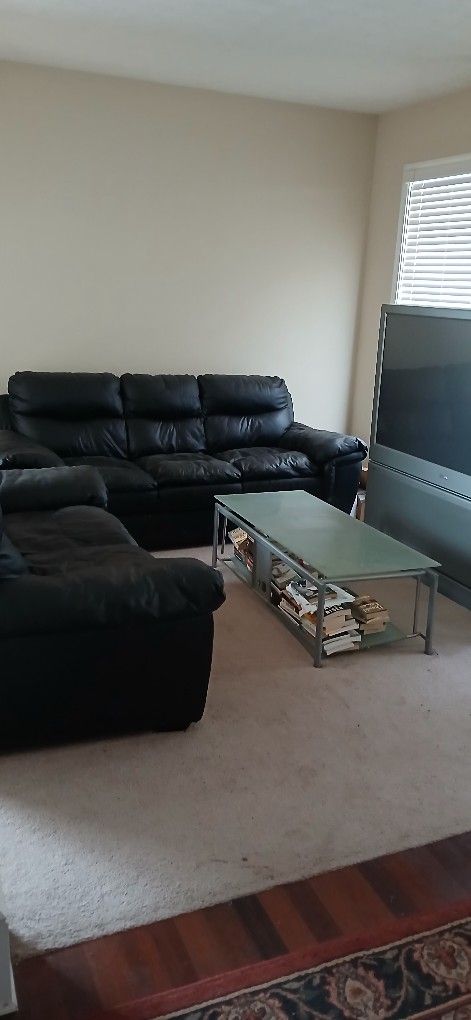 COMPLETE LIVING ROOM SET FOR $300