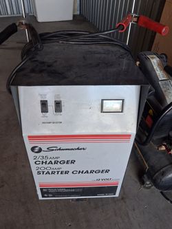Schumacher Electric Wheeled Manual 35A Car Battery Charger and 200A Engine Starter and 2A trickle charge, 3-in-1 Solution