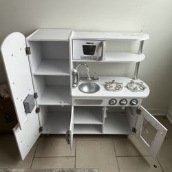 Children’s kitchen set