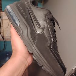 AIRMAX LTR SIZE 10.5 