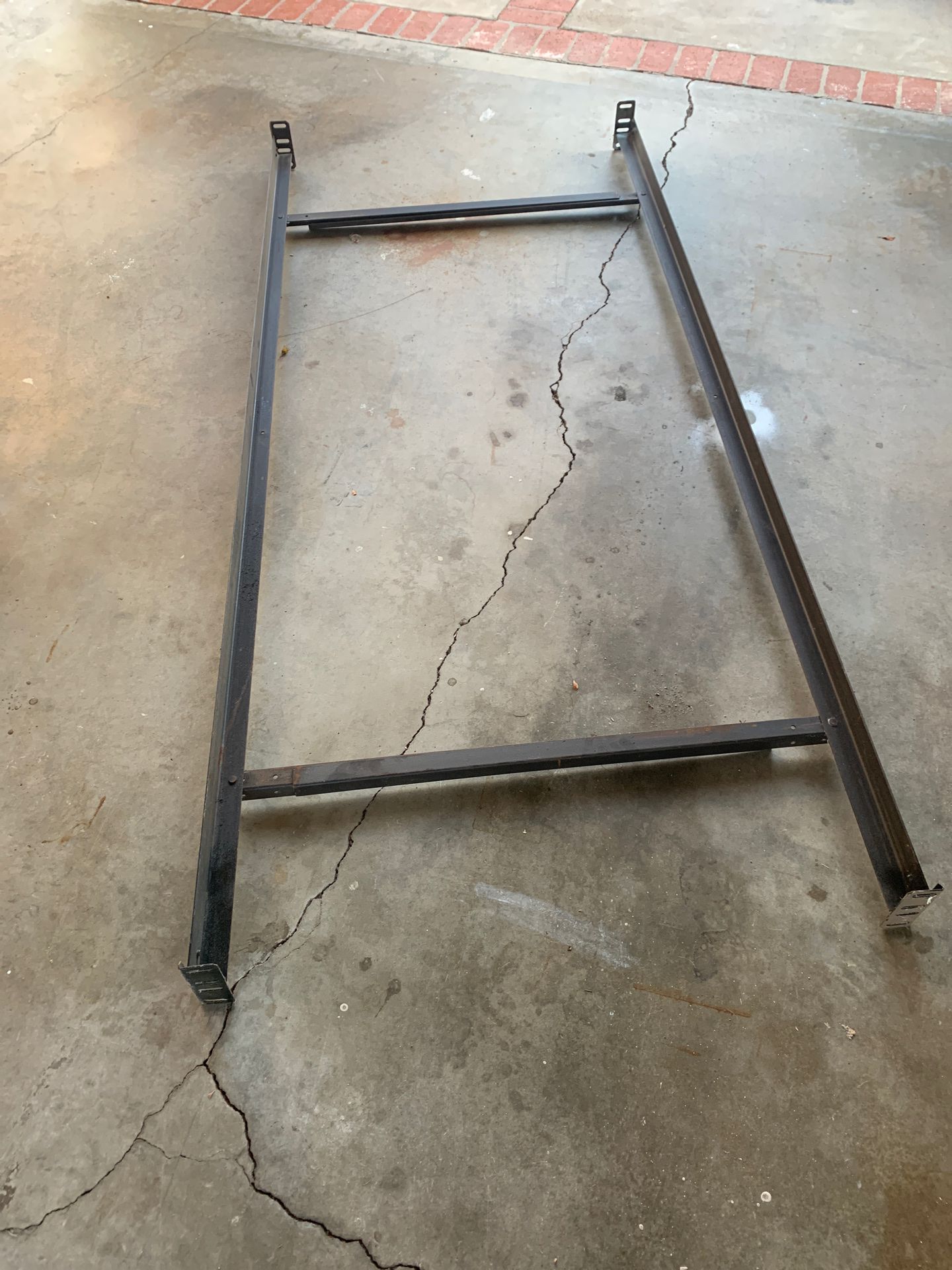 Free / Bed frame adjustable from twin bed to king size free missing head and foot ends