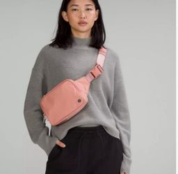 Lululemon Everywhere Belt Bag 2L *** Pink Pastel ***