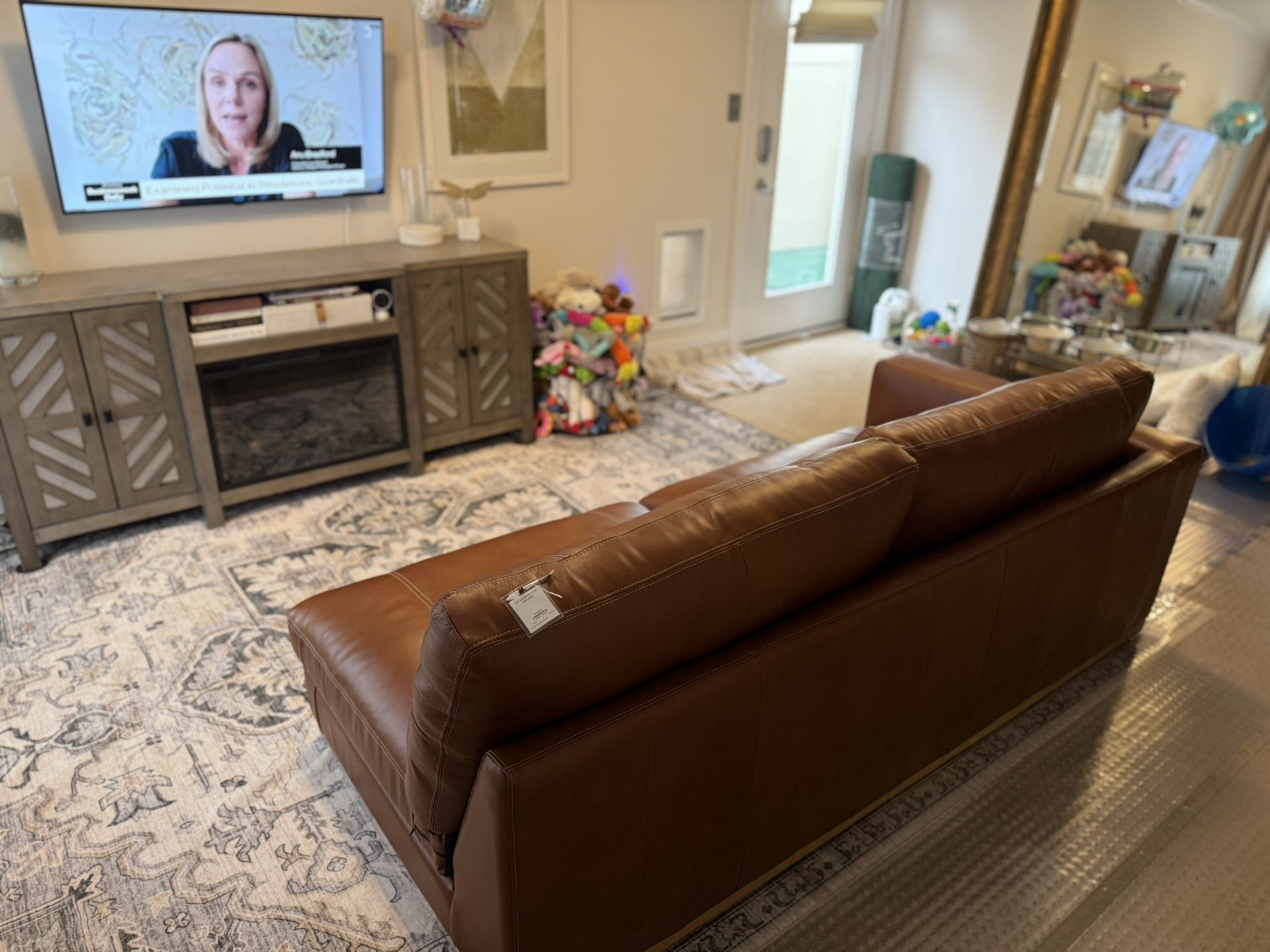 Leather couch (dimensions In Photo) 