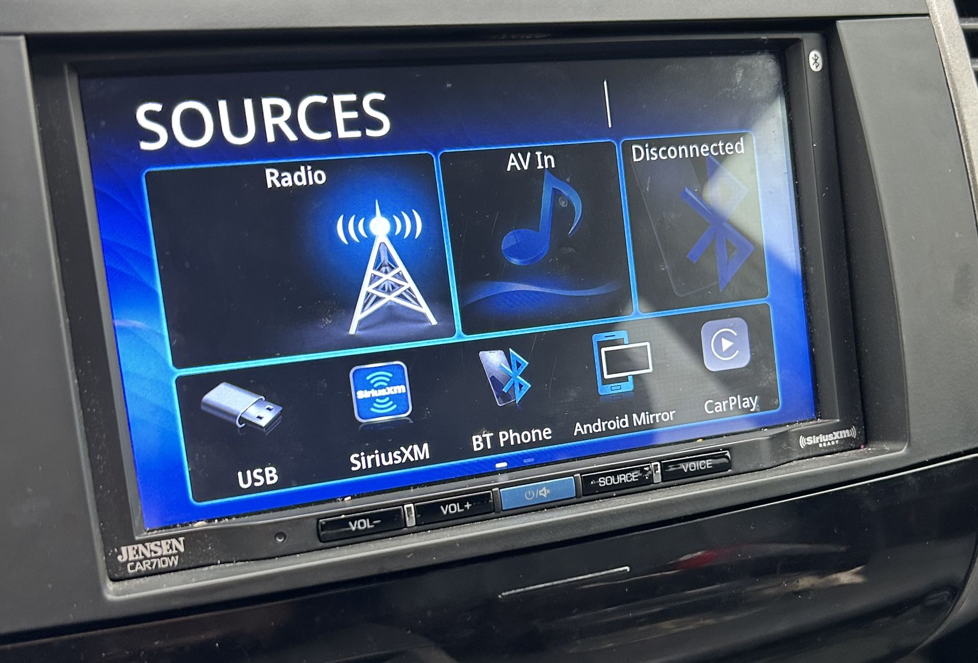 Jensen 7 inch Wireless CarPlay Touch Screen System w/ car bracket and enhanced microphone
