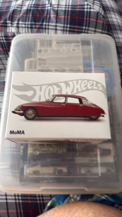 Mattel Creations Exclusive Hot Wheels x MoMA 1973 CITROEN DS 23 SEDAN (JGL48)