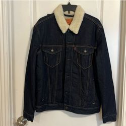 New Levi’s mens Sherpa neck jean jacket