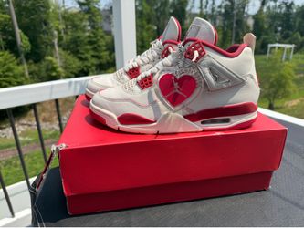 Women's 10 / Men’s 8.5 - Air Jordan 4 Retro Valentine's Day